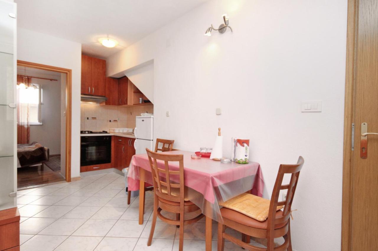 Apartments With A Parking Space Supetar, Brac - 6037 Exterior photo