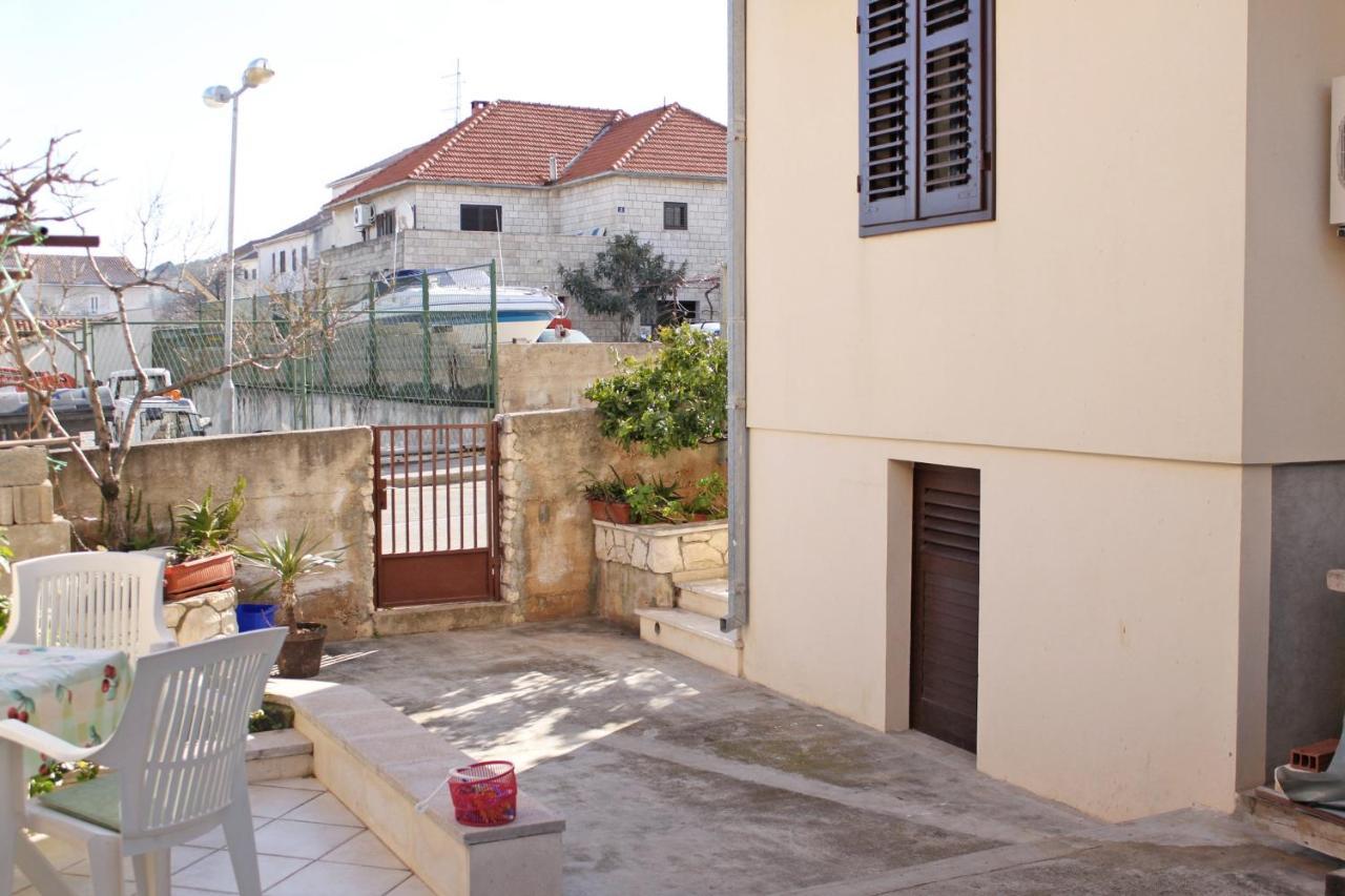 Apartments With A Parking Space Supetar, Brac - 6037 Exterior photo