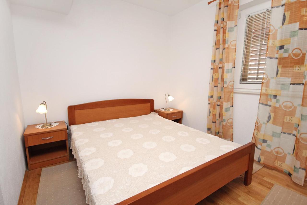 Apartments With A Parking Space Supetar, Brac - 6037 Exterior photo